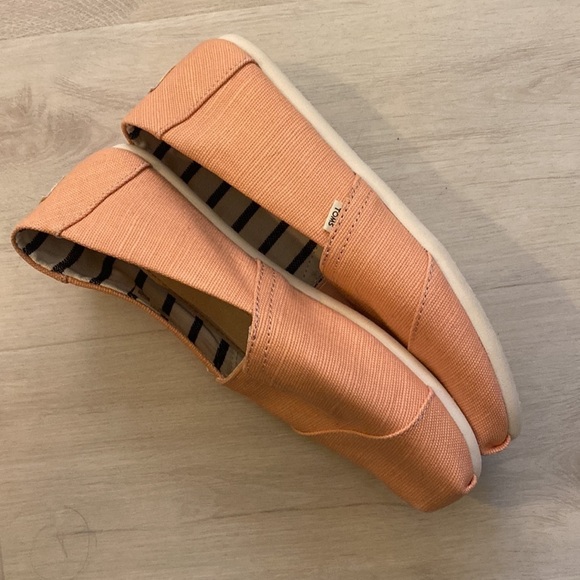 NWOT Toms Classic Orange Mist Canvas Slip-on Shoes, Size 8 #376 - Picture 7 of 9